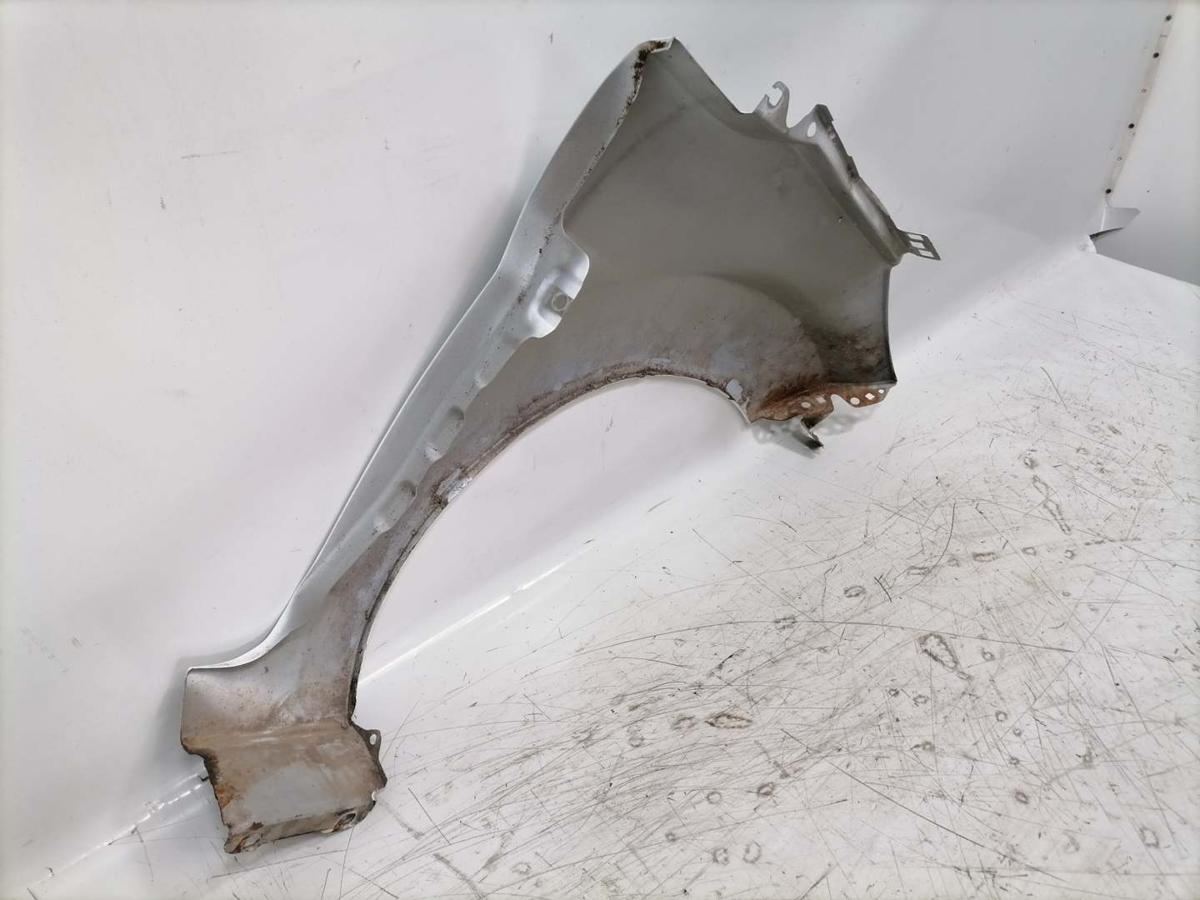 Ford Fiesta JA8 original Kotfl&uuml;gel vorn links Frost Wei&szlig; Bj.2010